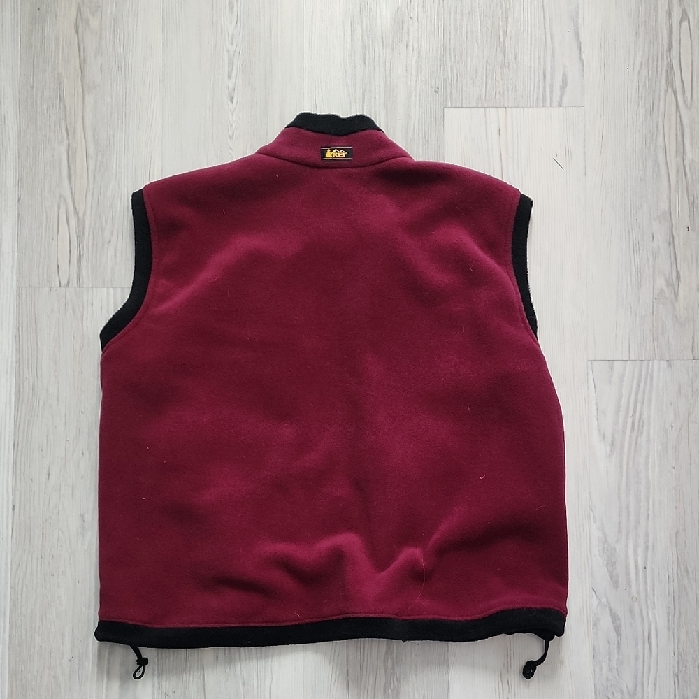 Vintage made in USA. REI Maroon Fleece Vest with Black Accents - Picture 3 of 5